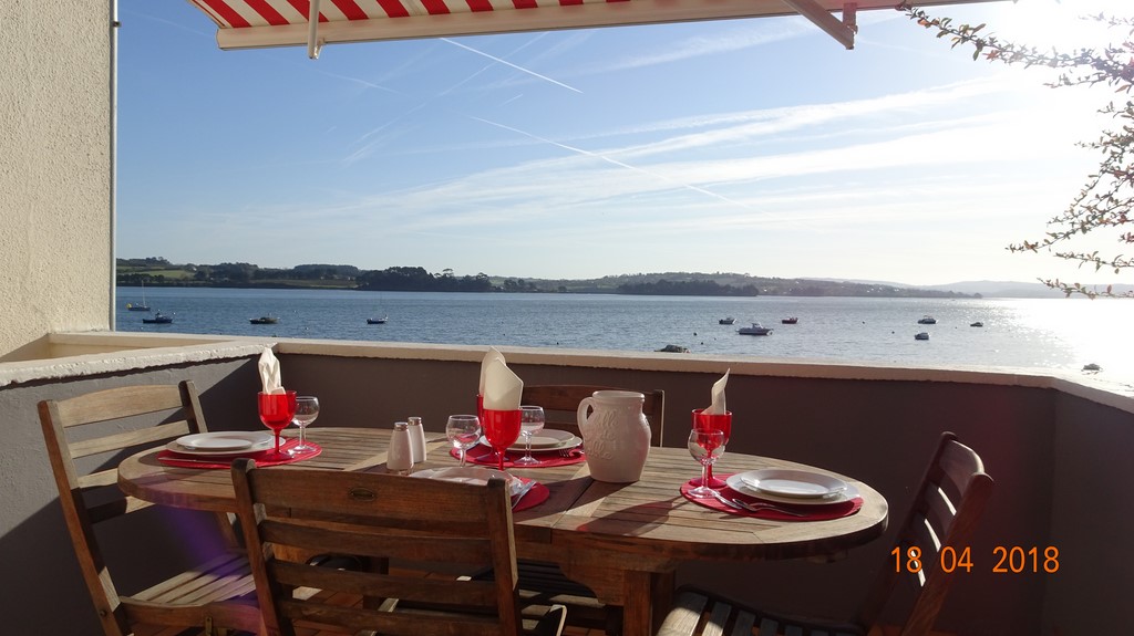 déjeuner terrasse vue mer