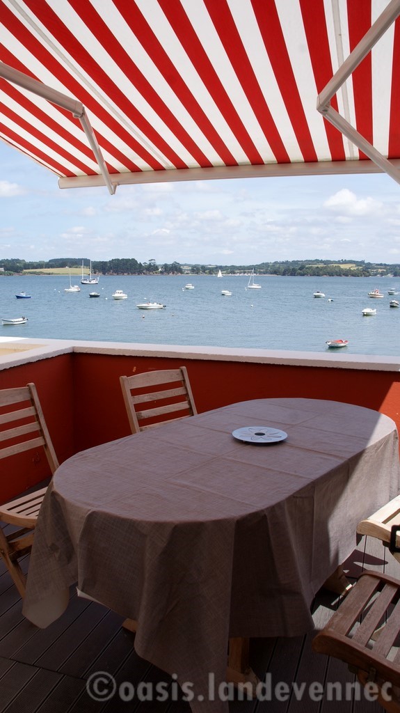 la terrasse mer de l'oasis à landevennec